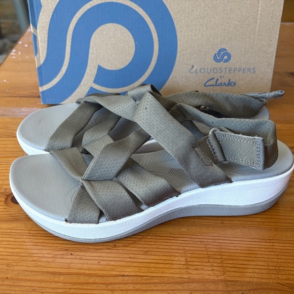 Clarks Women's cloud steppers Sandals in Gray - Picture 7 of 16